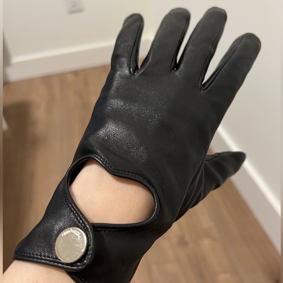 Kate Spade Spade Heart Leather Gloves In Black (Size M) - Picture 3 of 5